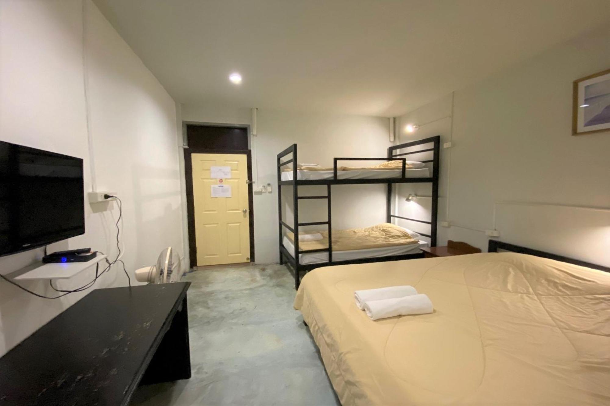 Gotum Hostel 2 & Money Exchange Phuket Bagian luar foto
